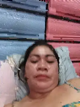 Snapshot of sexybitch_02 chatting on June 28, 2:34 pm sexybitch 02 online show from June 28, 2:34 pm