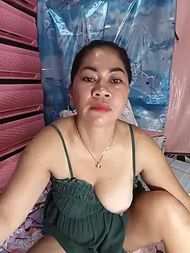 Snapshot of sexybitch_02 chatting on July 8, 8:24 pm sexybitch 02 online show from July 8, 8:24 pm