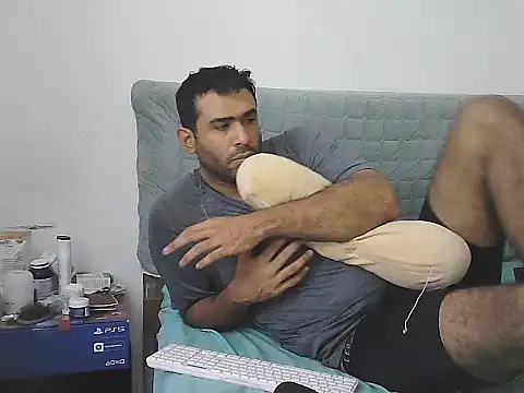 Snapshot of morenocabro10 chatting on April 19, 9:06 pm morenocabro10 online show from April 19, 9:06 pm