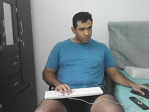 Snapshot of morenocabro10 chatting on April 23, 9:39 pm morenocabro10 online show from April 23, 9:39 pm