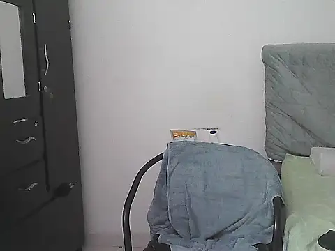 Snapshot of morenocabro10 chatting on May 6, 4:19 am morenocabro10 online show from May 6, 4:19 am