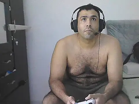 Snapshot of morenocabro10 chatting on May 18, 4:07 am morenocabro10 online show from May 18, 4:07 am