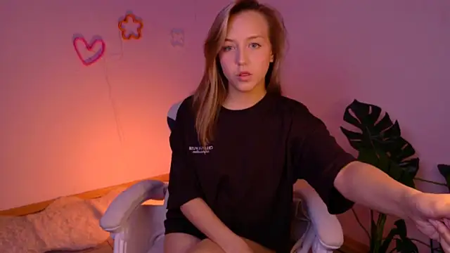 CindySparkl online show from June 13, 4:43 am