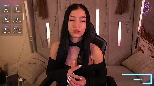 FataleNellie online show from April 10, 8:35 pm