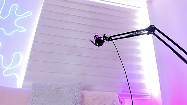 Snapshot of missweetpeach chatting on October 21, 1:34 pm missweetpeach online show from October 21, 1:34 pm