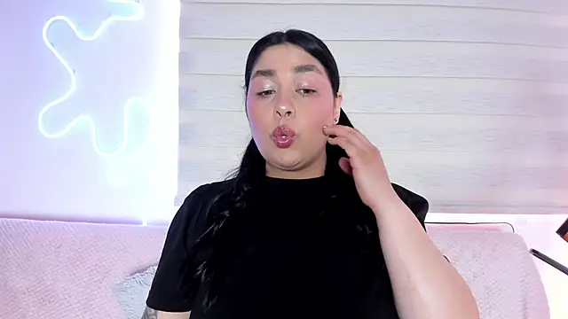 Snapshot of missweetpeach chatting on October 23, 12:48 pm missweetpeach online show from October 23, 12:48 pm