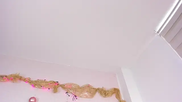 Snapshot of missweetpeach chatting on December 14, 7:29 pm missweetpeach online show from December 14, 7:29 pm