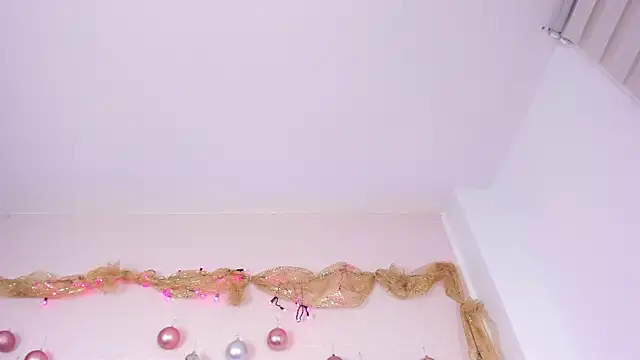 Snapshot of missweetpeach chatting on December 16, 12:37 am missweetpeach online show from December 16, 12:37 am