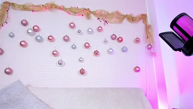 Snapshot of missweetpeach chatting on December 18, 11:44 pm missweetpeach online show from December 18, 11:44 pm