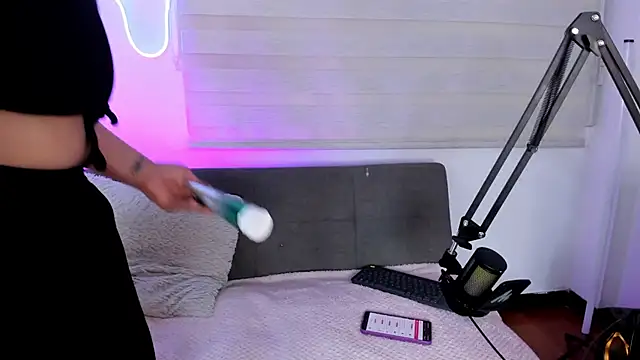 Snapshot of missweetpeach chatting on January 13, 1:00 am missweetpeach online show from January 13, 1:00 am