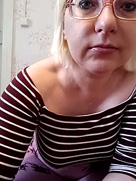 Snapshot of VikaKing chatting on April 25, 1:52 pm VikaKing online show from April 25, 1:52 pm