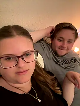 CurvyPaar2 online show from September 19, 4:07 pm