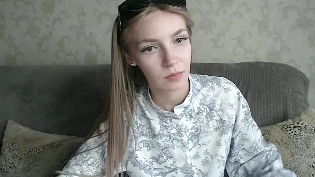 HitGyrl online show from June 3, 2:33 pm