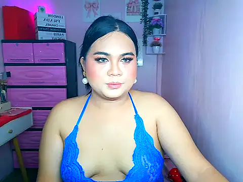Snapshot of YourThicc_bella chatting on July 8, 4:00 pm YourThicc bella online show from July 8, 4:00 pm
