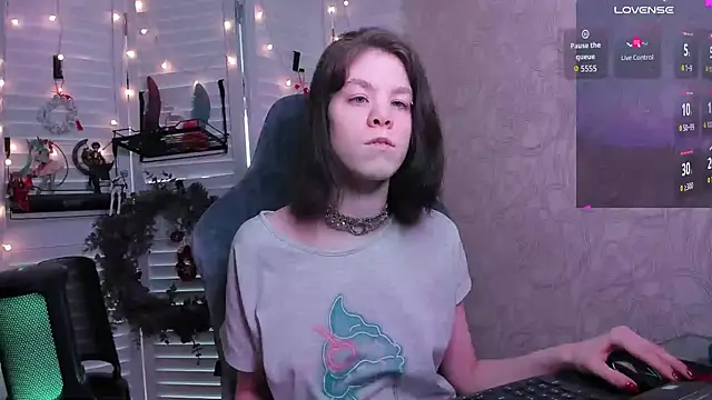 Snapshot of aestheticbeing chatting on February 25, 12:04 pm aestheticbeing online show from February 25, 12:04 pm