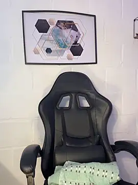 Alyson Conner online show from March 6, 1:18 pm