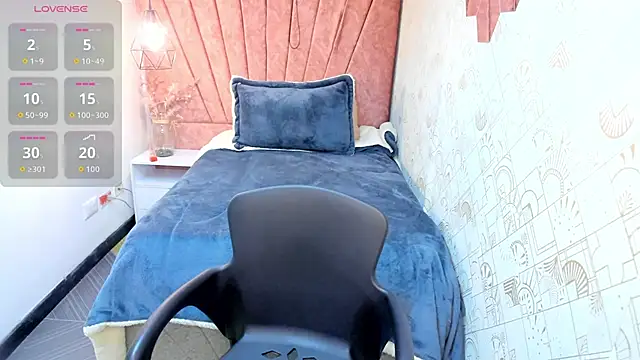 Kiara Cruz   online show from April 8, 9:37 pm