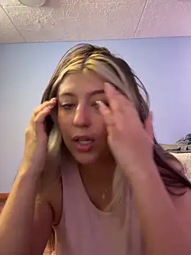 Snapshot of Bella__Lane chatting on December 17, 7:42 pm Bella Lane online show from December 17, 7:42 pm