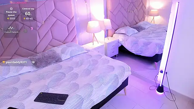 Snapshot of Bella__Lane chatting on February 17, 3:47 am Bella Lane online show from February 17, 3:47 am