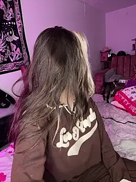 Snapshot of Bella__Lane chatting on February 28, 6:25 am Bella Lane online show from February 28, 6:25 am