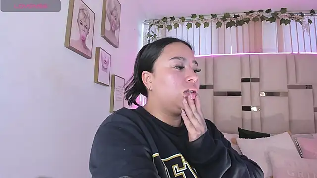 Zoey thompson online show from November 20, 7:46 pm