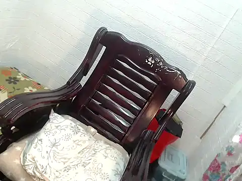 Side Chick online show from August 7, 5:31 am