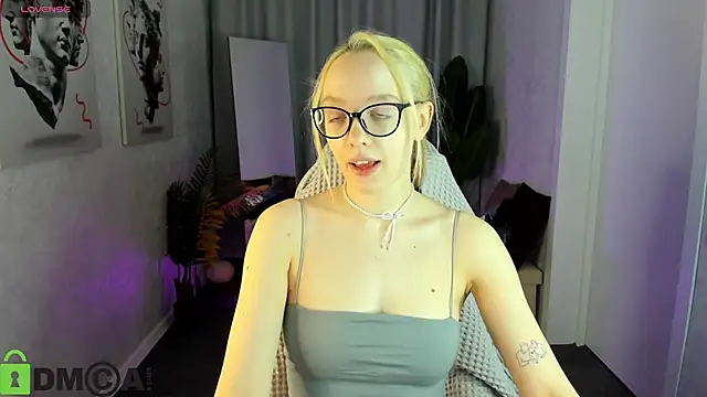 R0cket bunny online show from April 25, 12:35 am