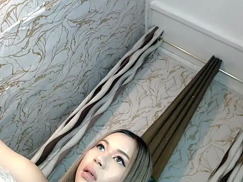 Honey Swellens online show from September 22, 5:48 pm