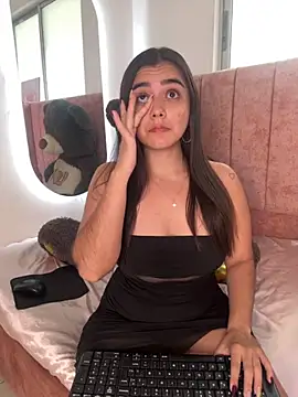 salomecute21 online show from October 24, 11:50 am