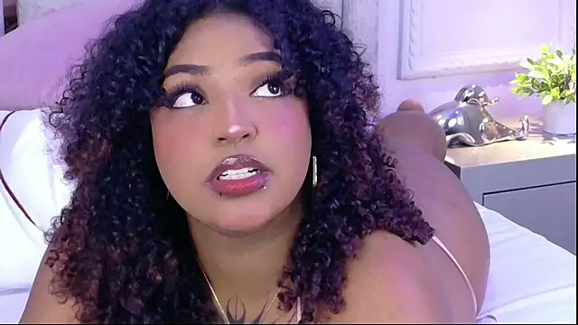 Cristal-Jonnes online show from April 8, 3:28 am