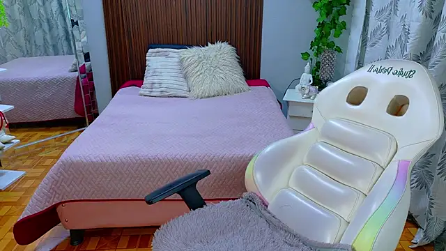 kataleya 29 online show from April 4, 9:34 pm