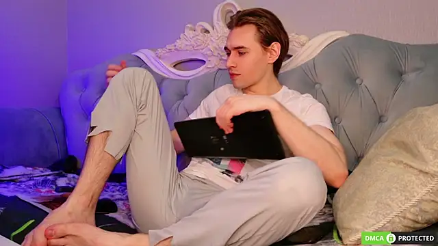 WilliamDyson online show from April 18, 3:32 am