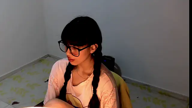 meganmiauu online show from May 27, 2:03 pm