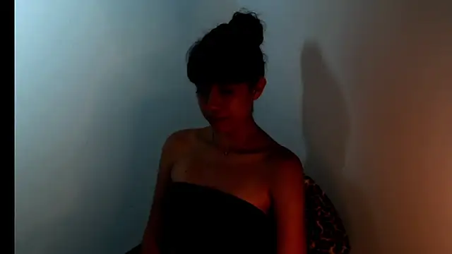 meganmiauu online show from July 9, 9:35 am