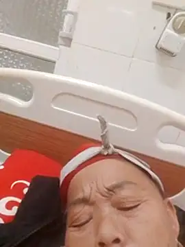 Snapshot of VangLe73 chatting on December 17, 12:44 pm VangLe73 online show from December 17, 12:44 pm