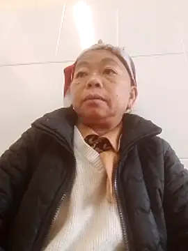 Snapshot of VangLe73 chatting on December 18, 12:49 am VangLe73 online show from December 18, 12:49 am