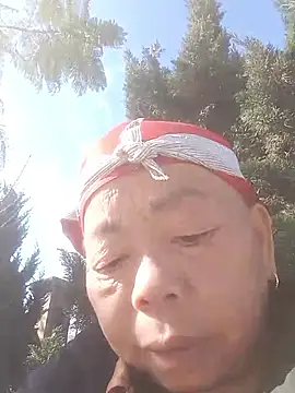 Snapshot of VangLe73 chatting on December 19, 2:40 am VangLe73 online show from December 19, 2:40 am