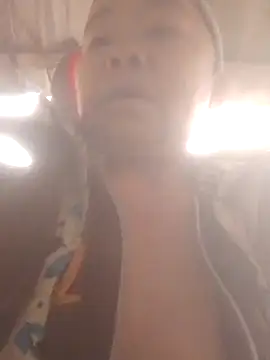 Snapshot of VangLe73 chatting on February 3, 7:13 am VangLe73 online show from February 3, 7:13 am