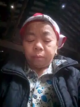 Snapshot of VangLe73 chatting on February 12, 6:08 am VangLe73 online show from February 12, 6:08 am