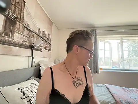 Snapshot of Curvy-Jinx chatting on July 12, 8:38 am Curvy-Jinx online show from July 12, 8:38 am