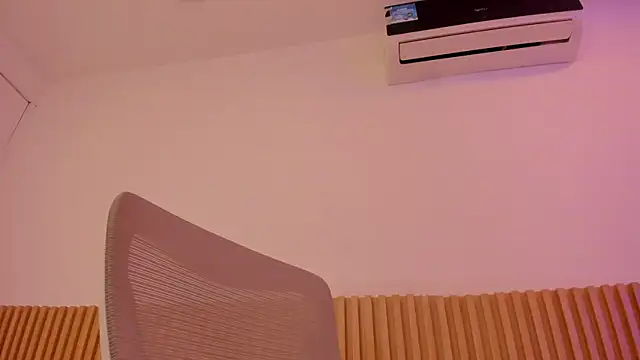 OliviaSweett online show from April 11, 7:07 pm