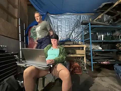 Snapshot of backdoorgalore4you chatting on May 21, 9:05 am backdoorgalore4you online show from May 21, 9:05 am