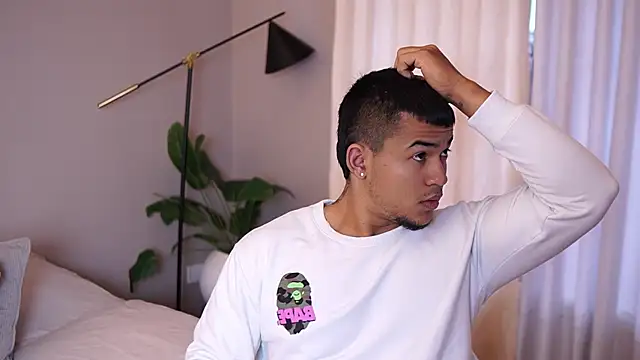 Thiago Valente online show from October 7, 1:08 pm