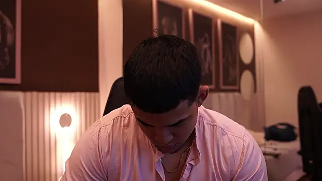 Snapshot of Thiago_Valente chatting on June 22, 1:08 pm Thiago Valente online show from June 22, 1:08 pm