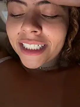 Chloe Leaozinho online show from May 15, 11:23 pm