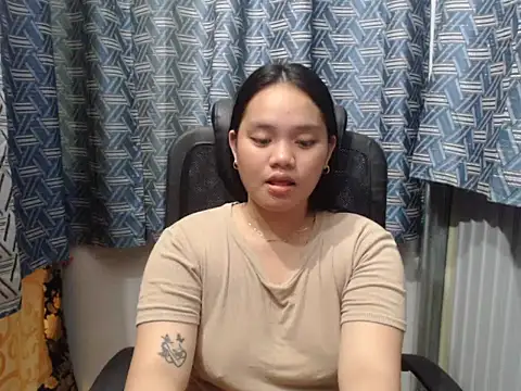 Snapshot of prettykrysgirl chatting on August 8, 7:10 am prettykrysgirl online show from August 8, 7:10 am
