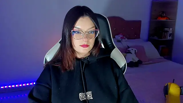 OphelianaRose33 online show from April 9, 11:21 pm