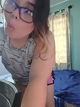 Snapshot of saenz_eymi chatting on July 7, 4:00 pm saenz eymi online show from July 7, 4:00 pm