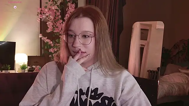Morvelyn online show from June 5, 6:24 pm