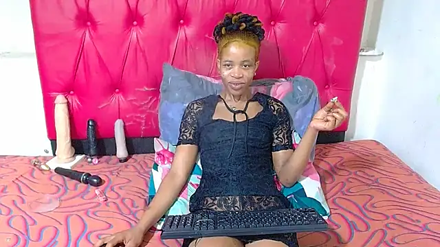 SexyChantyBabe25 online show from March 12, 8:37 pm